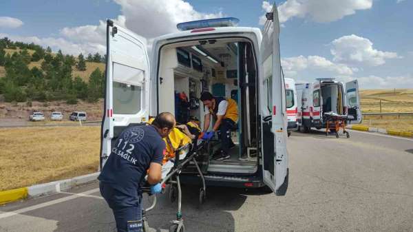 Sivas'ta feci kaza: 1'i ağır 8 yaralı