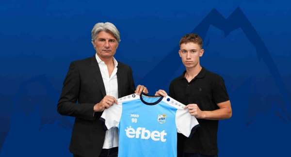 Türk futbolcu Burak Akıncı, PFC ARDA ile profesyonel sözleşme imzaladı