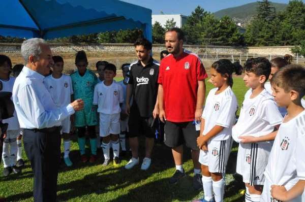 Akşehir Onur Günü U12 Futbol Turnuvası, çekişmeli maçlara sahne oluyor
