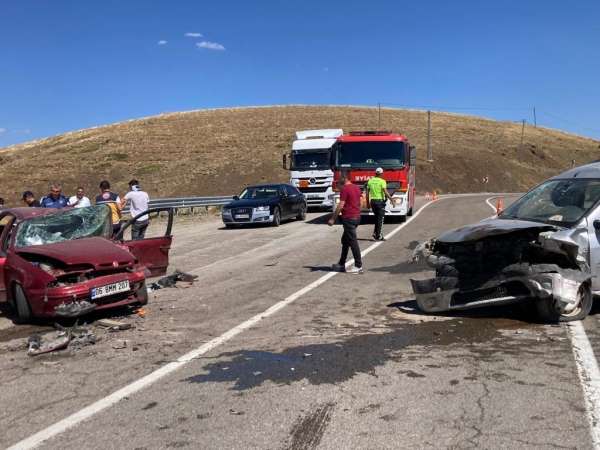 Erzurum-Bayburt karayolunda kaza; 4'ü ağır 8 yaralı