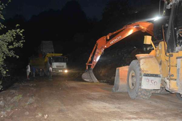 Ordu'daki yol çalışmasında patlatılan dinamit Karadeniz-Akdeniz bağlantı yolunu 8 saat trafiğe kapattı