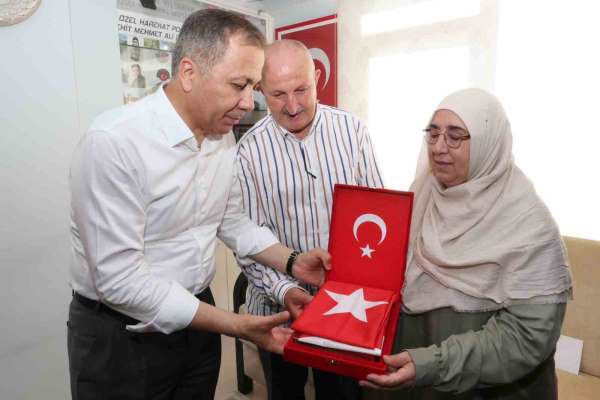 Bakan Yerlikaya'dan şehit Ahmet Doğan'ın Denizli'deki baba ocağına ziyaret