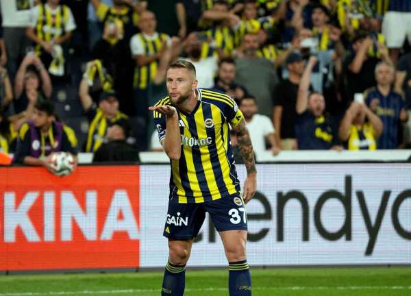 Fenerbahçe'nin ligdeki ilk golü Milan Skriniar'dan