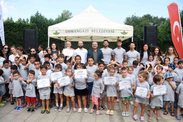 Osmangazi'de minikler yaz tatilinde yüzmeyi öğrendi