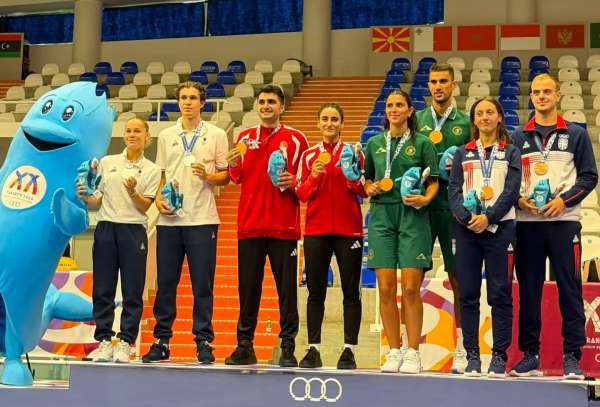 Akdeniz Oyunları'nda tarihi başarı: Erzincanlı milli badmintoncular altın madalyanın sahibi oldu