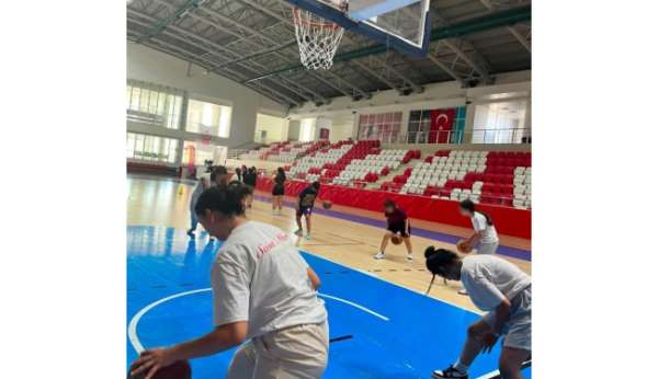 Koruma altındaki çocuklara basketbol eğitimi