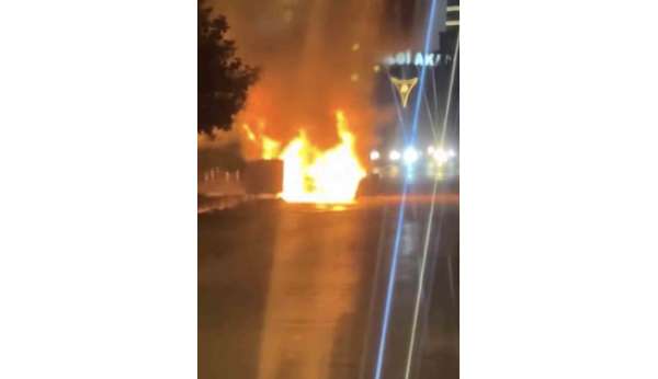 Samsun'da seyir halindeki otomobil alev topuna döndü