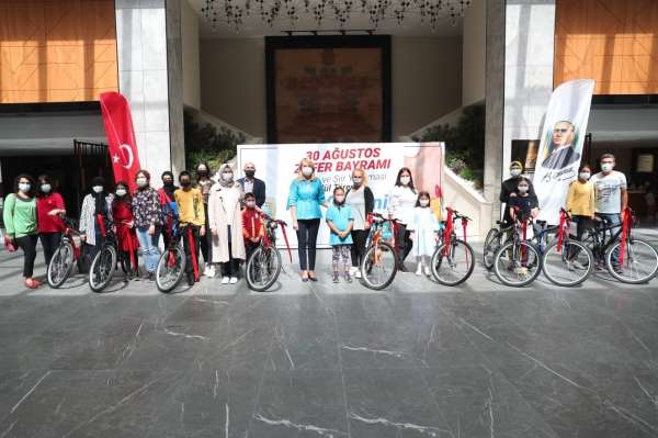 30 Ağustos Zafer Bayramı 'Resim ve Şiir Yarışması'nın kazananları ödüllerini aldı