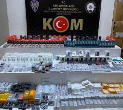 Samsun'da bin 997 adet kaçak cep telefonu malzemesi ele geçirildi