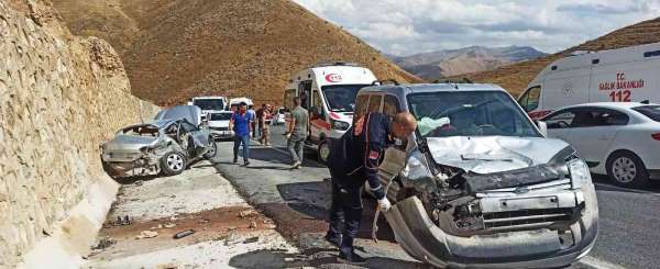 Bitlis'te trafik kazası: 5 kişi yaralandı - Bitlis haber
