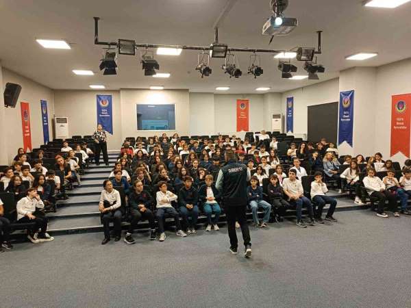 Siber polisi kamu kurum çalışanları ve öğrencileri bilgilendirdi