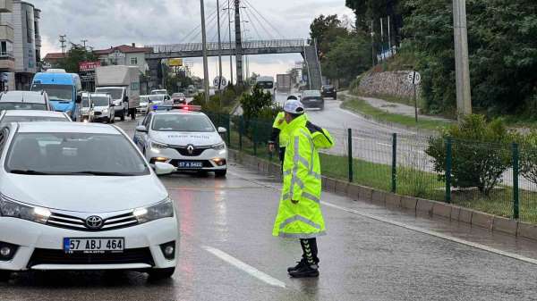 Sinop'ta trafik kazası: 4 yaşında çocuk yaralandı