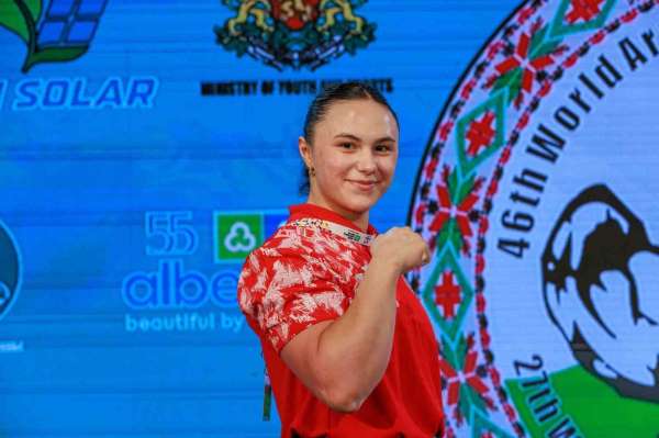 Sancaktepeli sporcu Melek Şahin'den tarihi başarı: 1 haftada 3 dünya şampiyonluğu