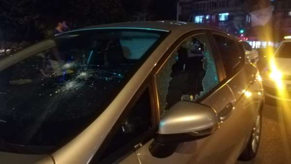 Kaza sonrası kadın sürücü, otomobile levyeyle sadırdı iddiası 