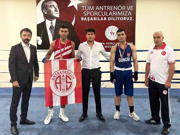 Antalyasporlu boksör Muhammet Ali, Antalya şampiyonu oldu