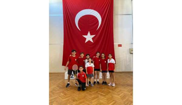 Badminton'da Bayraklı farkı!
