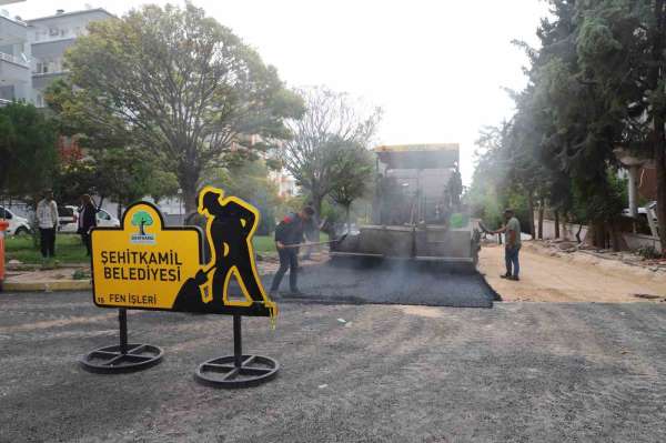 Şehitkamil'den Atatürk Mahallesi'ne asfalt yenileme çalışması