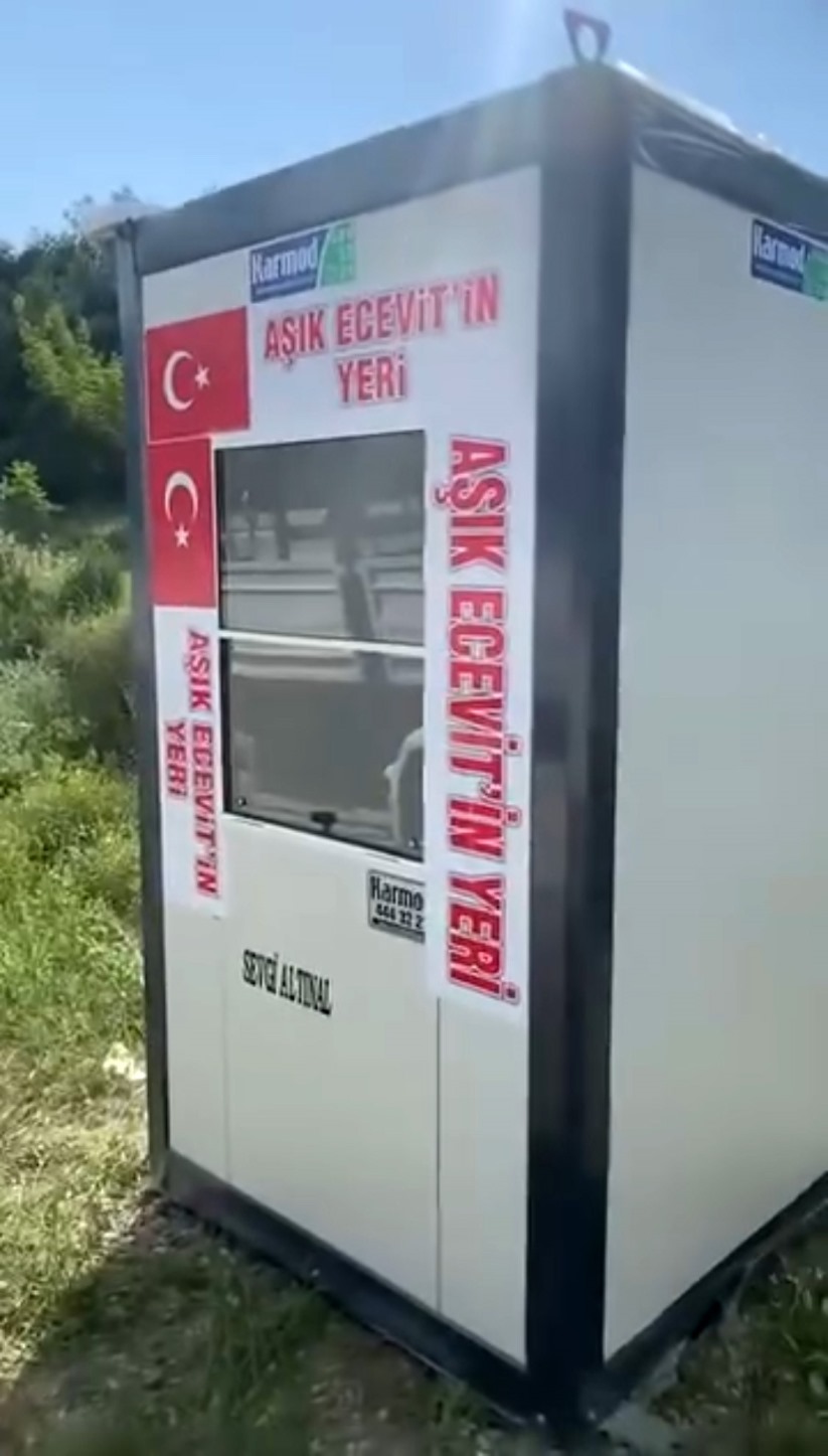 Kadın tır şoföründen Âşık Ecevit'e kulübe