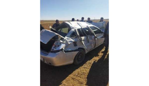 Kaza yapan otomobil şarampole yuvarlandı: 2 yaralı