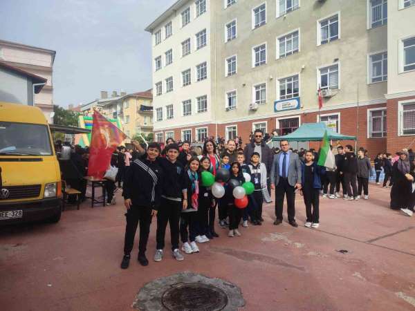 Şehitlik Ortaokulu'nda 'Bir Okul, Bin Umut Gazze' yardım sergisi büyük ilgi gördü