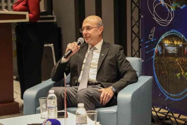 Başkan Pekyatırmacı Gençlik Buluşması'nda üniversiteli gençlerle bir araya geldi