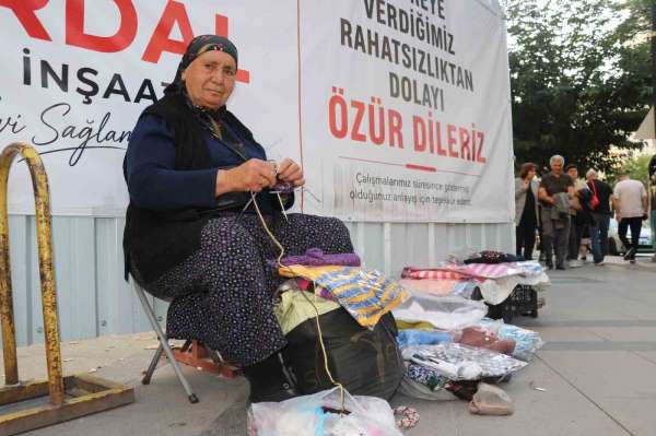 Boyu uzun diye okula gönderilmedi, 66 yıldır el işi yaparak geçimini sağlıyor