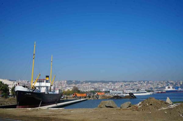 Karadan yürütülen Bandırma Vapuru Müzesi'nin yeni yerinde çalışmalar sürüyor