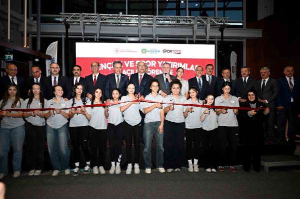 Malatya'da Şehir Kütüphanesi ile Gençlik ve Spor Tesisleri törenle açıldı