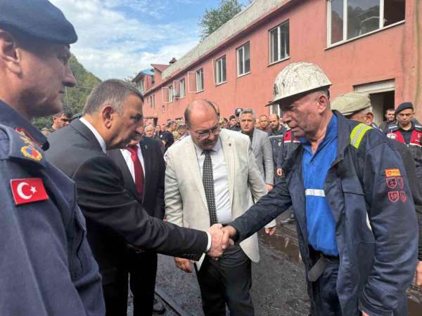 Vali Hacıbektaşoğlu maden kazasında yaralanan işçileri hastanede ziyaret etti