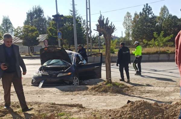 Van'da 1 kişinin öldüğü, 4 kişinin yaralandığı kazanın güvenlik kamerası görüntüleri ortaya çıktı