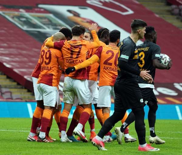 Galatasaray iç sahada 7 puan kaybetti 
