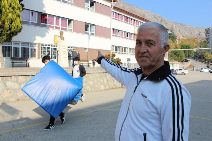 41 yıldır aynı okulda görev yapıyor