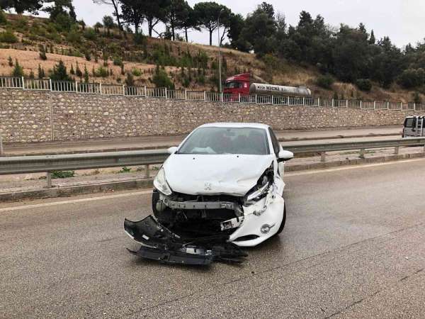 Bandırma'da yağış sebebiyle kayan araç kaza yaptı 1 kişi yaralı - Balıkesir haber