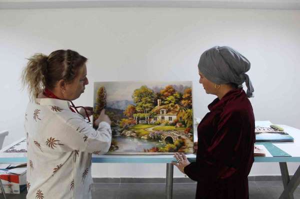 Ev hanımları el sanatları kursunda hayallerini işliyor - Sinop haber