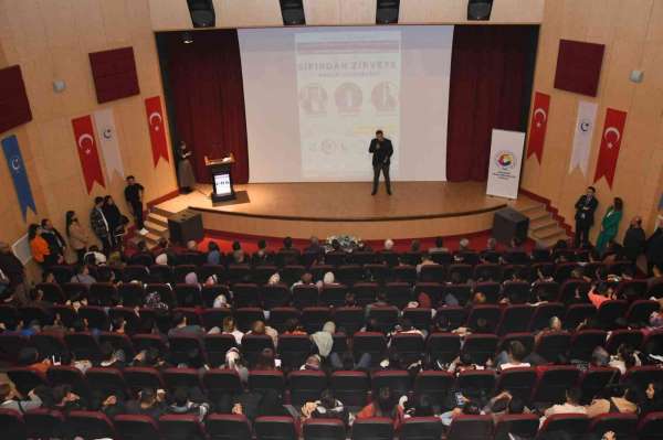 Üniversitede 'Sıfırdan zirveye başarı hikayeleri' konulu program yapıldı