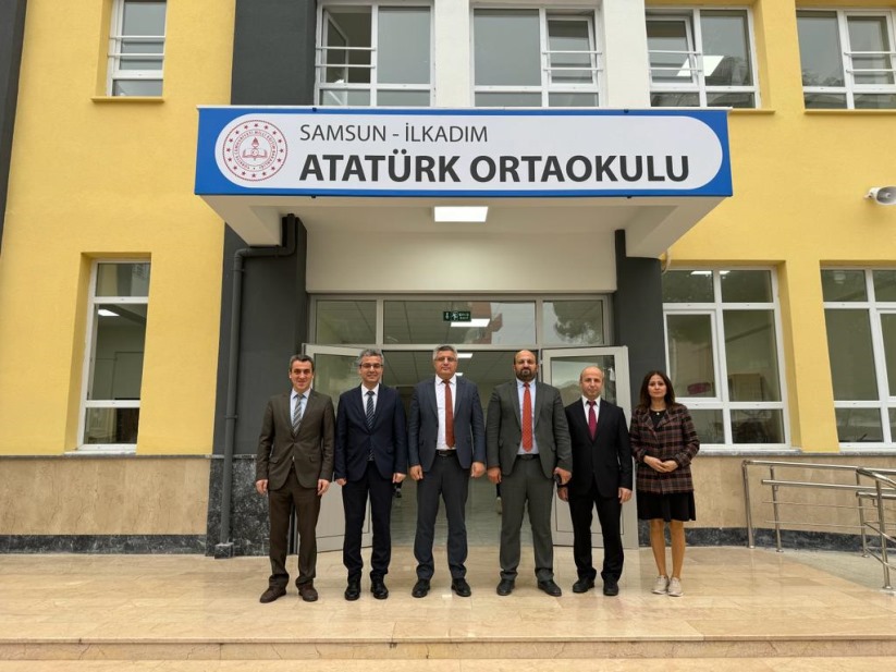 İlkadım Atatürk Ortaokulu'nun yenilenen binasında öğretmenler günü kutlaması
