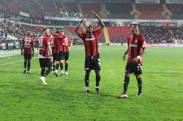 Trendyol Süper Lig: Gaziantep FK: 3 - Başakşehir: 0