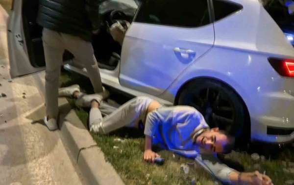 Aksaray Belediyesi'nin trafiğe kapattığı yol kaza meydanına döndü