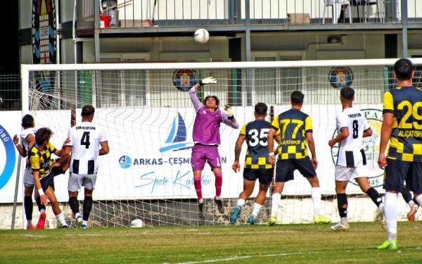 Çeşme'de derbi mücadelesinde gol sesi çıkmadı