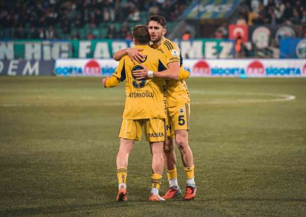 Trendyol Süper Lig: Çaykur Rizespor: 2 - Fenerbahçe: 5
