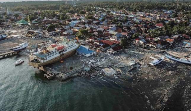 Endonezya'da tsunami: 62 ölü, 584 yaralı