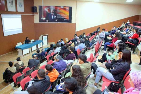 Üniversitede 'Büyük Selçuklu Ordusunda Sefer Esnasında İbadet' konferansı