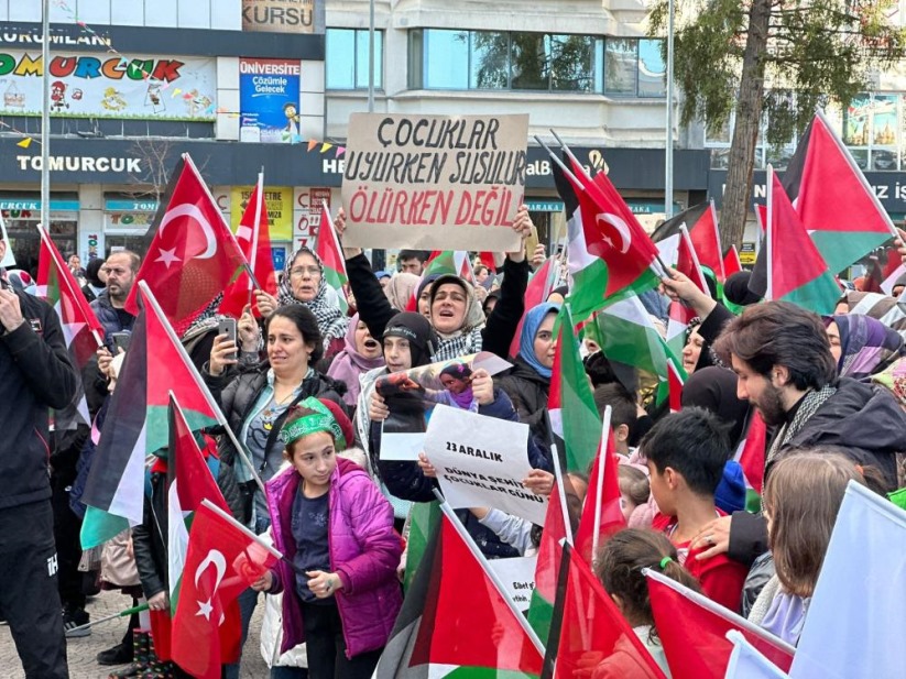 Samsun'da Filistinli çocuklar için yürüyüş