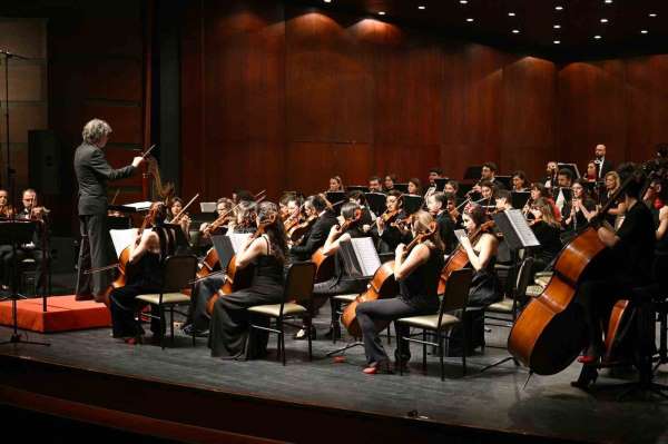 Anadolu Üniversitesi Senfoni Orkestrası'ndan yeni yıl konseri
