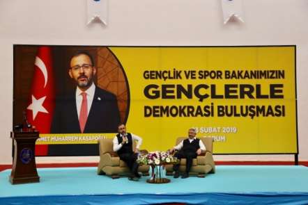 Bakan Kasapoğlu: 'Türkiye'de demokrasi ve çoğulculuk batıdan daha ileride' 