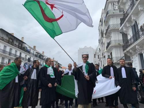 Cezayir'de hukukçular sokağa döküldü