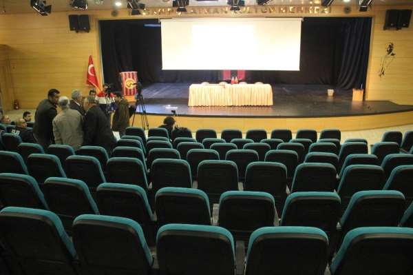 Eskişehirspor'da olağanüstü kongre ertelendi 