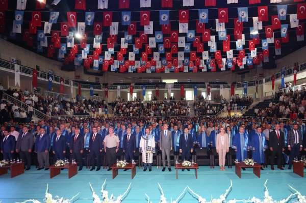 55 yaşındaki güvenlik görevlisi bölüm üçüncüsü olarak mezun oldu 