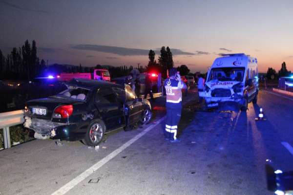 Kütahya'da zincirleme trafik kazası: 3 ölü, 4 yaralı
