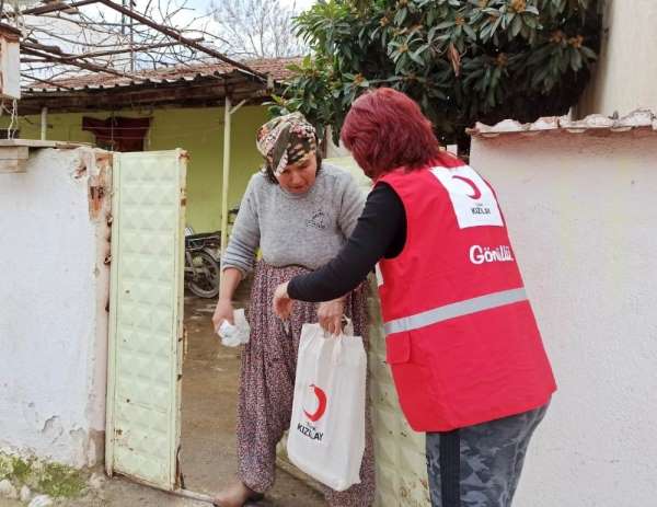 Alaşehir'de Kızılay'dan ihtiyaç sahiplerine yardım malzemesi